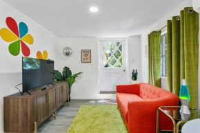 That 70’s Themed Apt Close to Coffee, Food + Shops